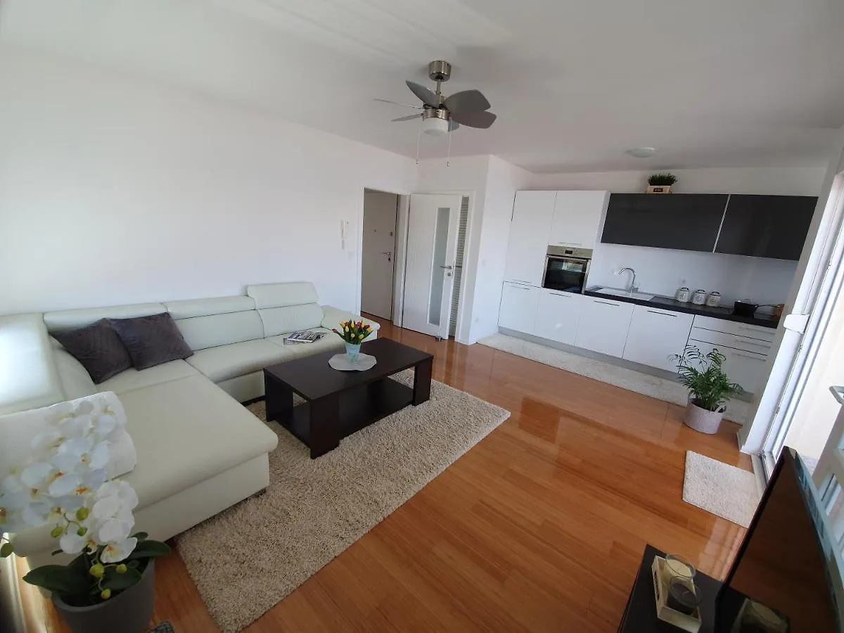 Apartment Moon Island Pag Town Hırvatistan